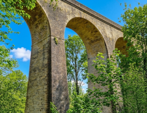 Le viaduc de Saint-Pompain au-dessus de l'Autize