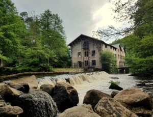 Glâner les sentes au-delà des tors