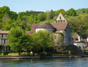 The Dordogne River meets History