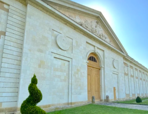 La Bergerie en face du château des Ormes